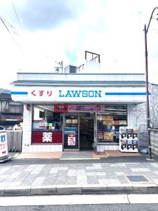 ローソン嵯峨嵐山駅前歩2分